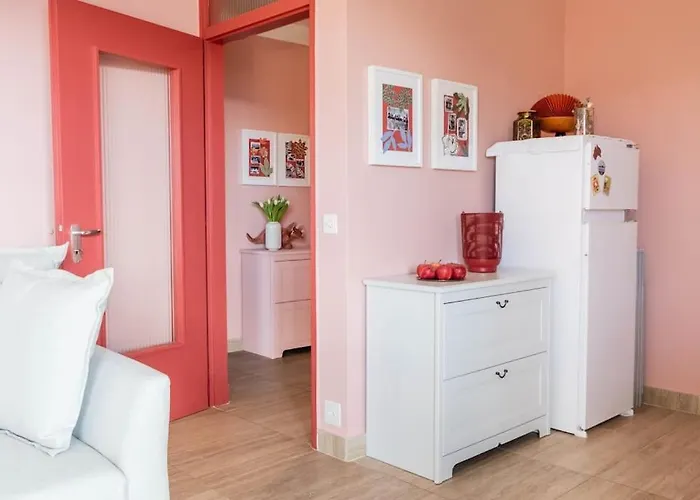 Daire Rose House - *